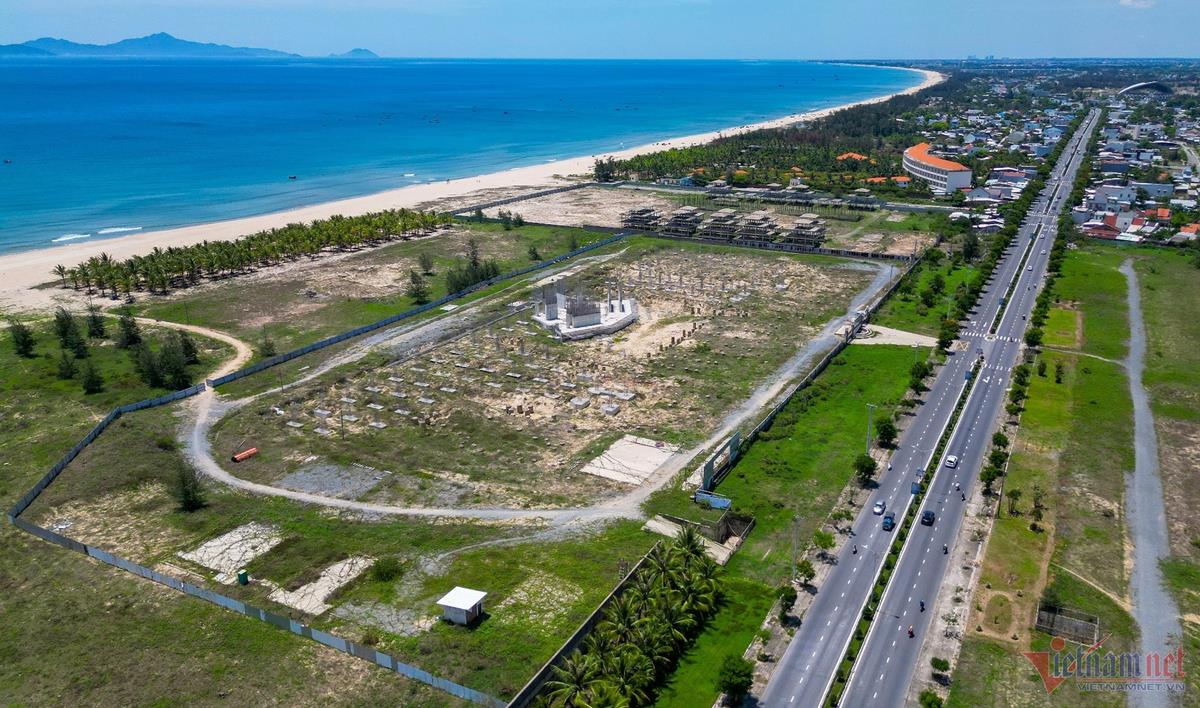 Khu nghỉ dưỡng, sân golf hàng chục triệu USD lấy đất vàng ven biển rồi bỏ hoang